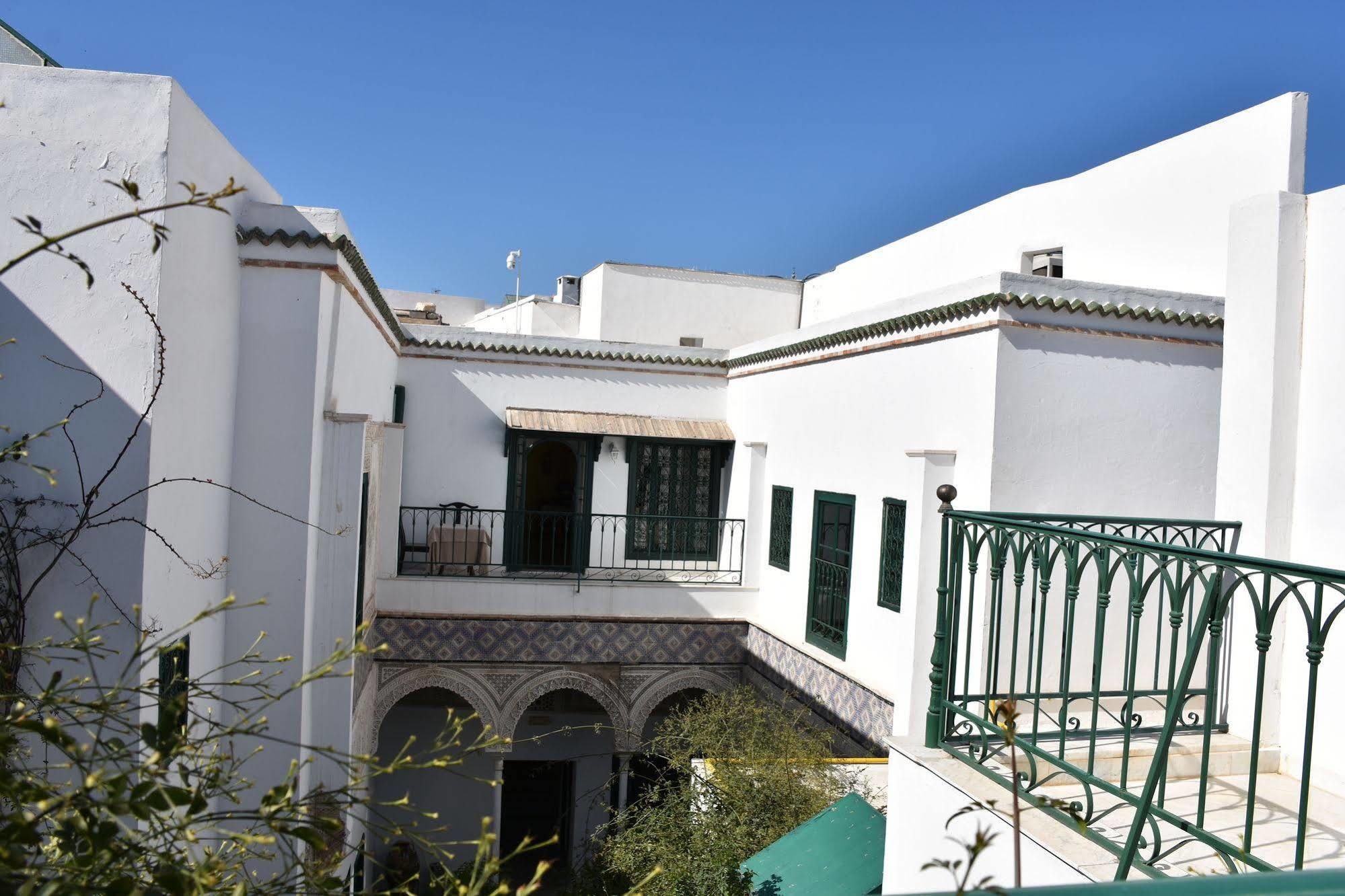 Palais Bayram Hotel Tunis Bagian luar foto