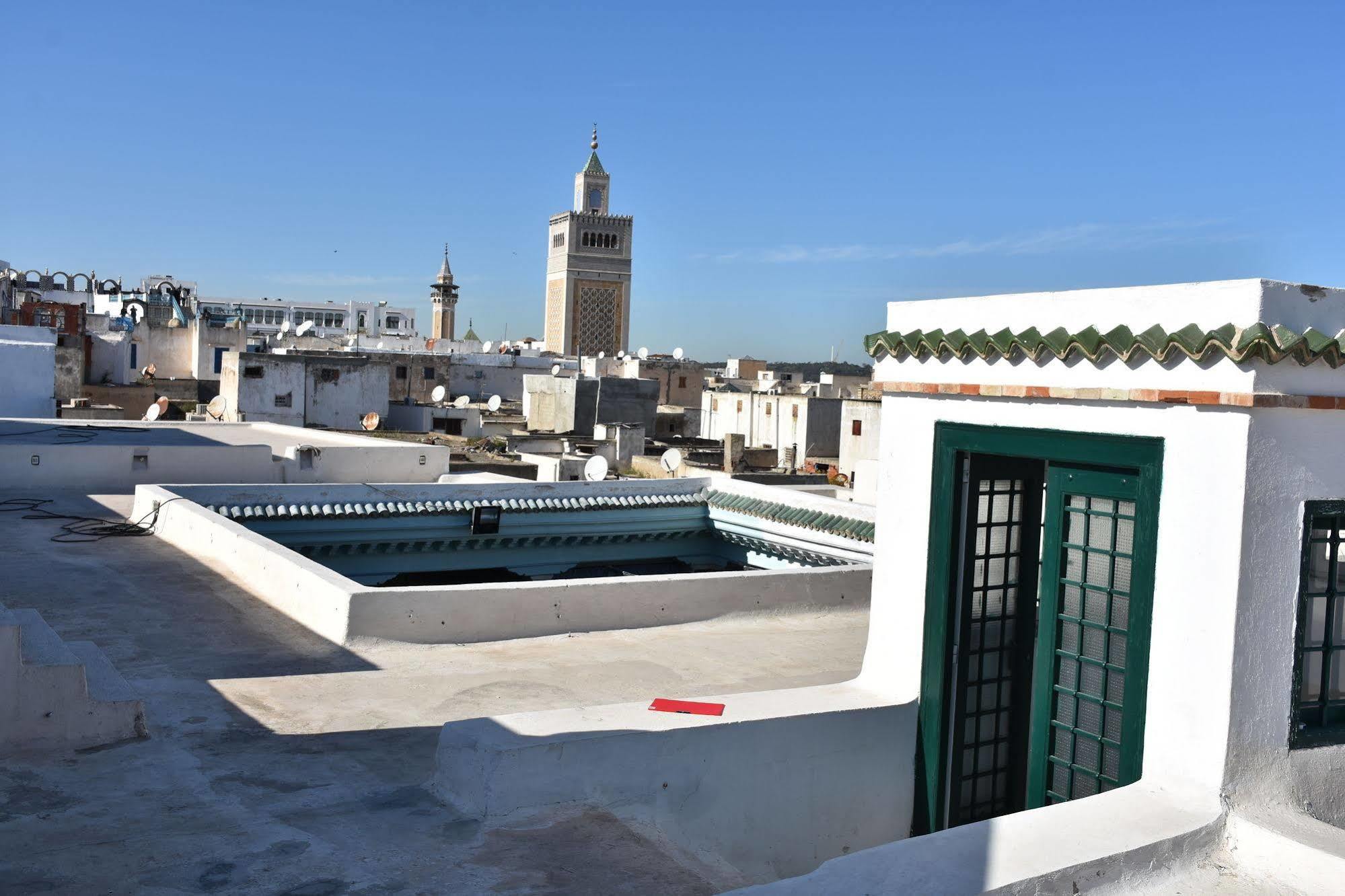 Palais Bayram Hotel Tunis Bagian luar foto